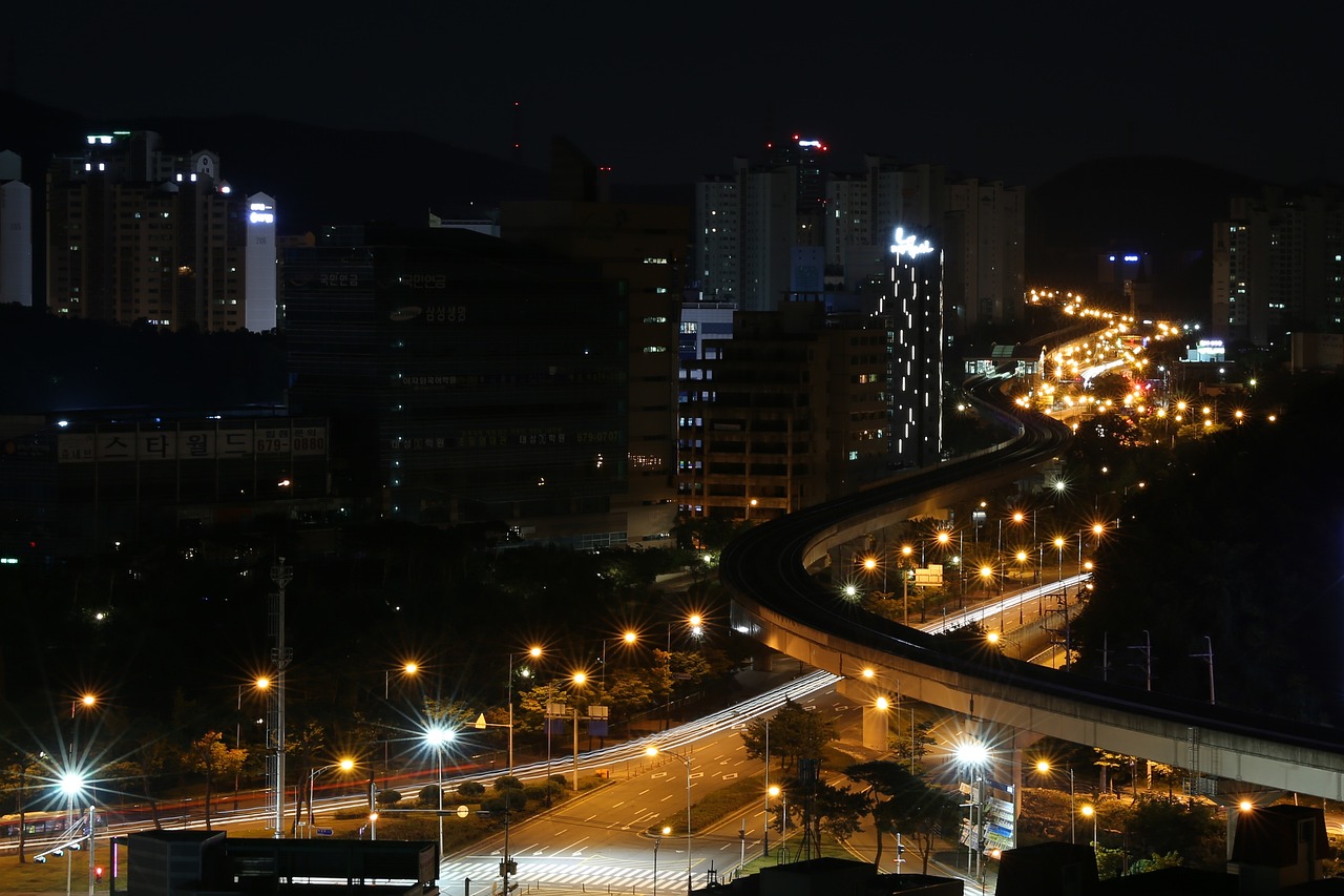 都市的暗流，那些消失在夜色中的香港故事——他们为何离去