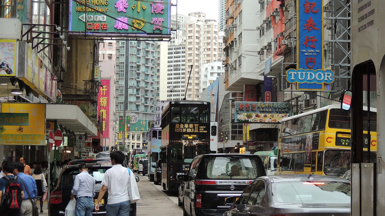 香港都市视角下的经典回忆——封神榜片尾曲的现代解读