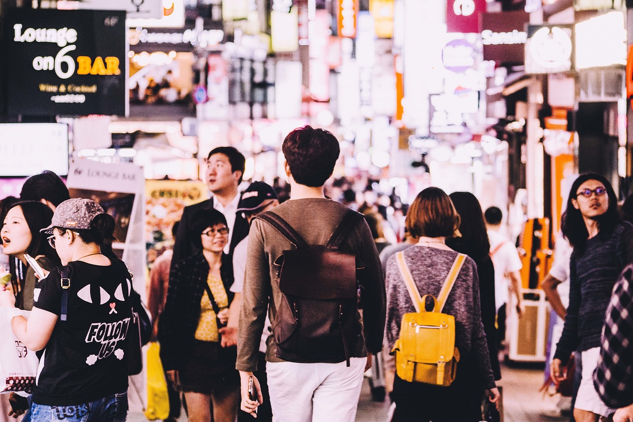 霓虹下的星梦美少女，香港都市的青春旋律